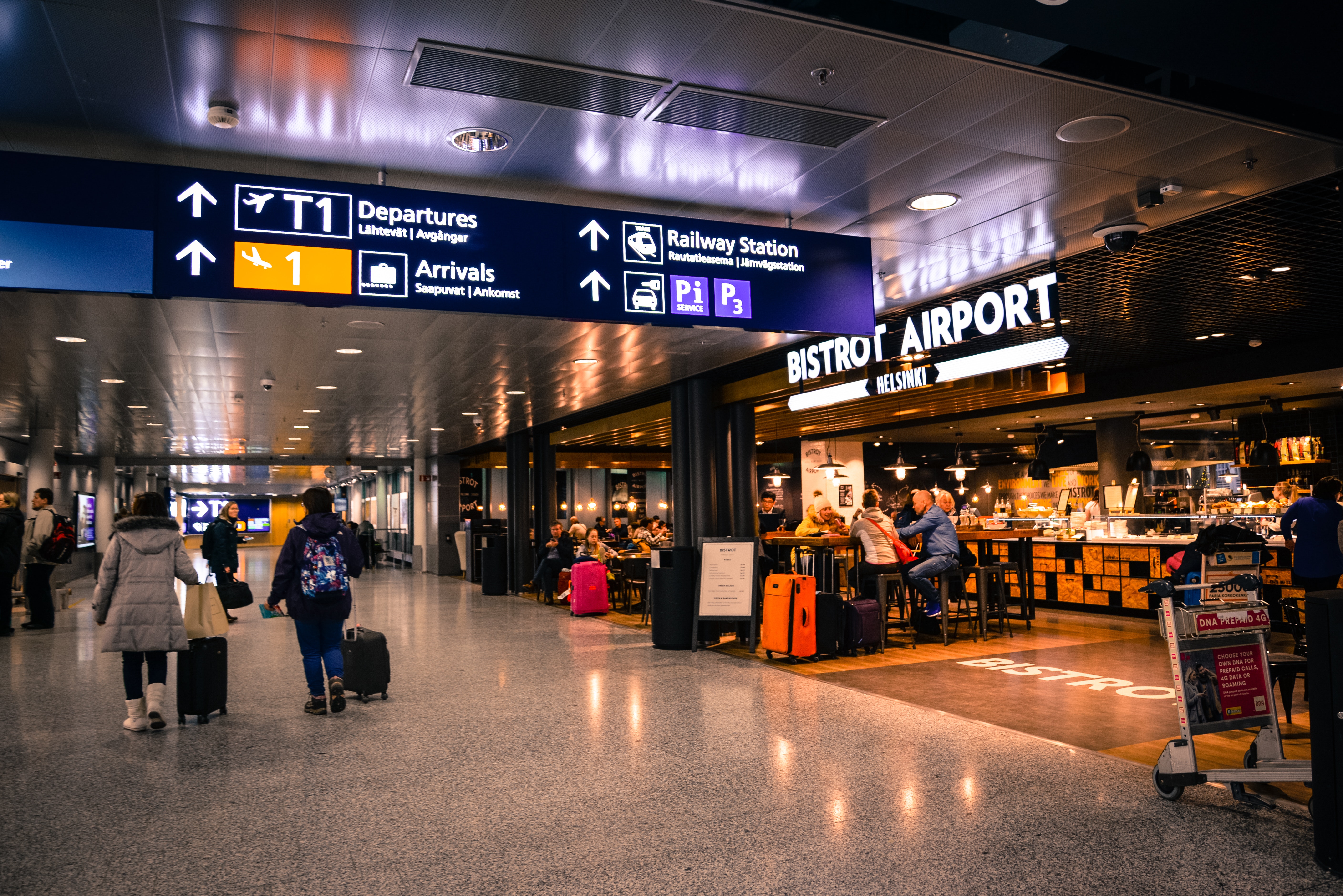 airport-indoors-people-804463